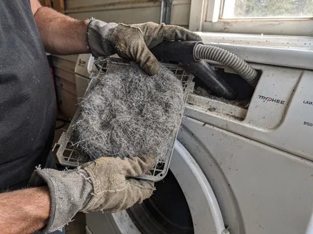 Cleaning Dryer Lint Trap in Cudahy, CA